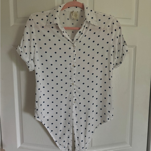 Perfect for Summer White Polka Dot Button Down Tie-Up Crop Top - Picture 5 of 5